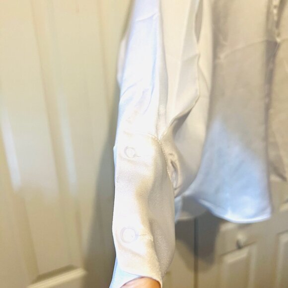 Ellen Tracy Women's X Small White Flowy Sleeves-Collar-Shine-Button Up Long Sl. - Picture 10 of 16